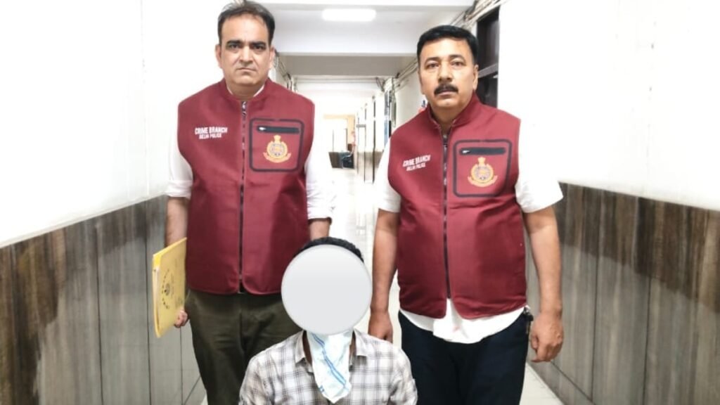 15-महीने-से-फरार-शातिर-ठग-दीपक-झा-गिरफ्तार,-फर्जी-ऑर्डर-देकर-करोड़ों-की-ठगी-का-आरोप